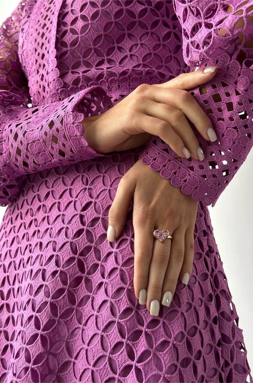 Solid Lace Lantern Sleeve Midi Dress